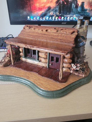 Vintage wooden log cabin - ,